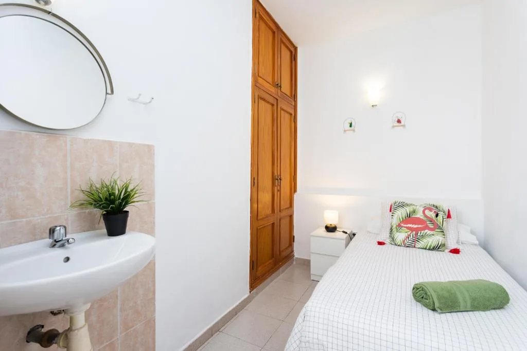 共用バスルーム付きシングルルーム — Home2Book Pensión Casablanca