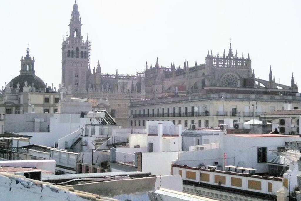 HomeySeville Top-notch Cathedral house with private rooftop terrace and parking opt