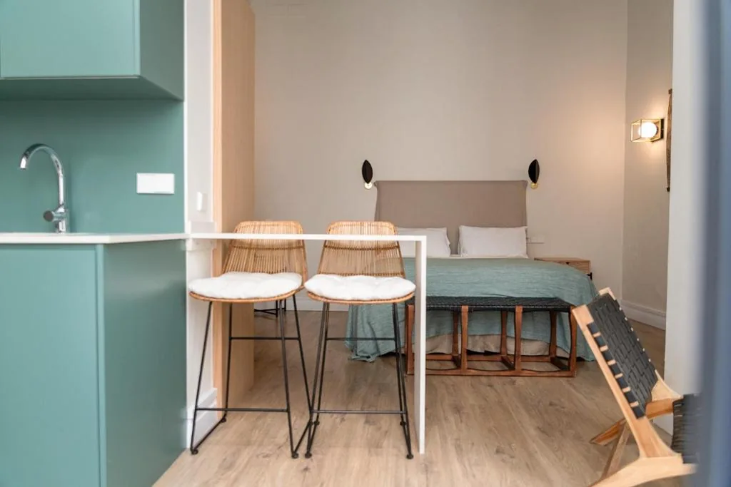 Apartamento con patio y piscina — Honest Sevilla Hotel