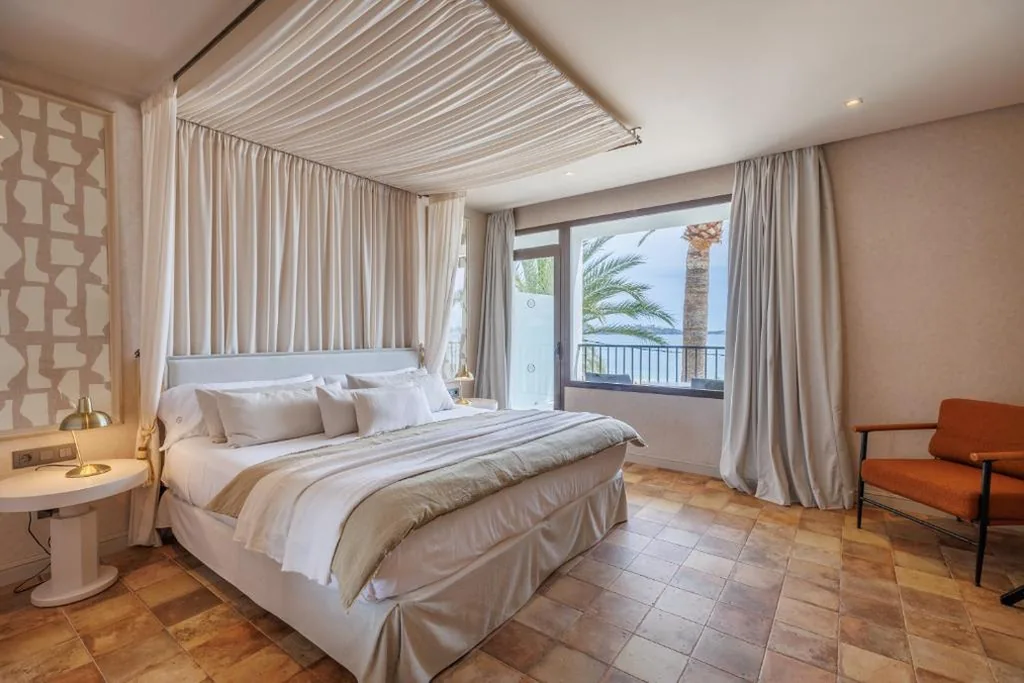 Chambre double ou lits jumeaux avec vue sur la mer et balcon — Hoposa Uyal 4 Sup