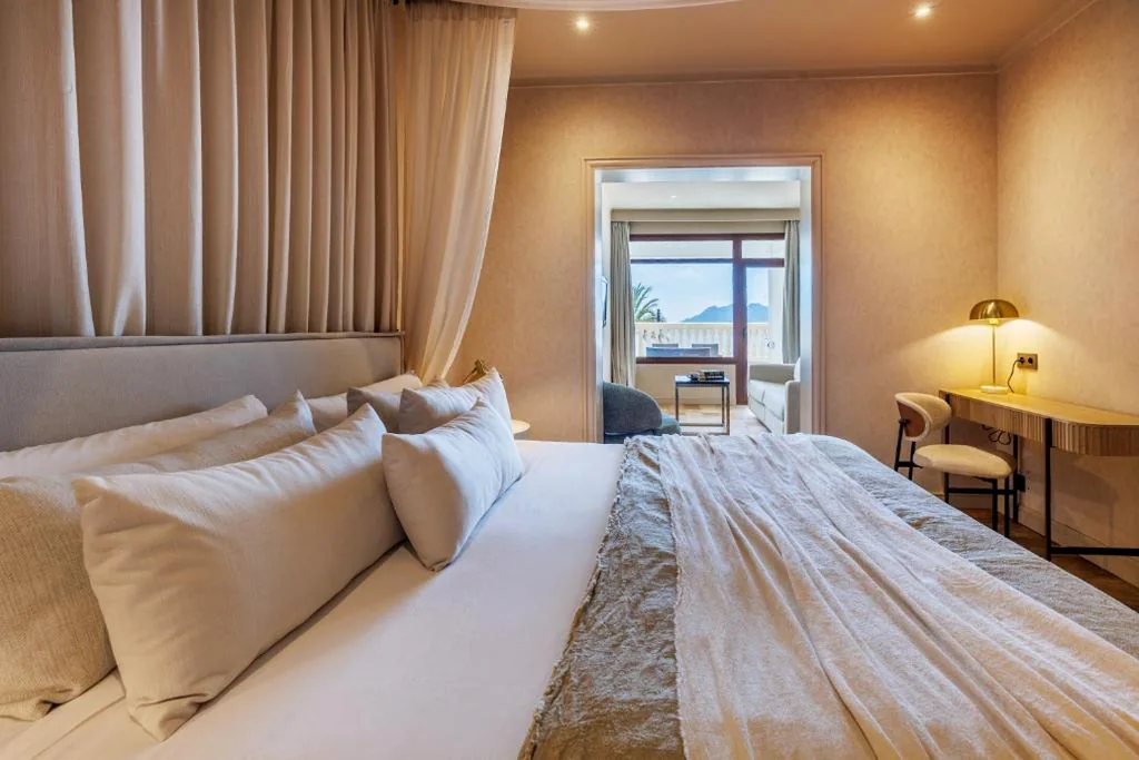 Suite junior avec vue sur la mer et balcon — Hoposa Uyal 4 Sup