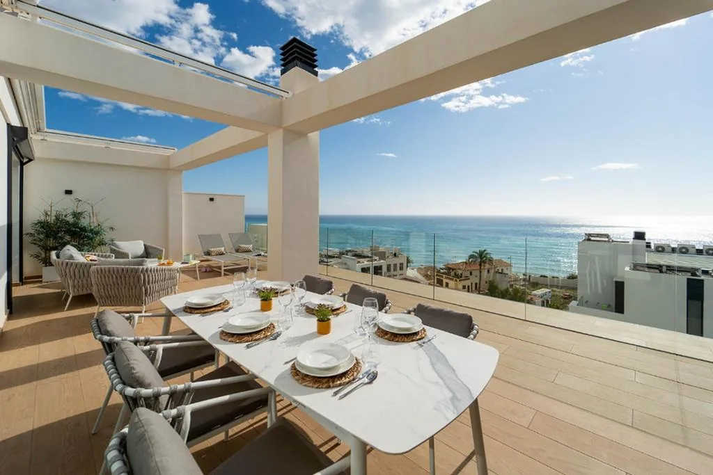 Penthouse mit 2 Schlafzimmern, Meerblick und Sonnenterrasse — Horizonte Line - Be Line Group