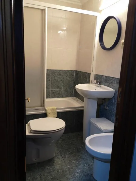 Chambre double avec salle de bains commune — Hospedaje Covadonga