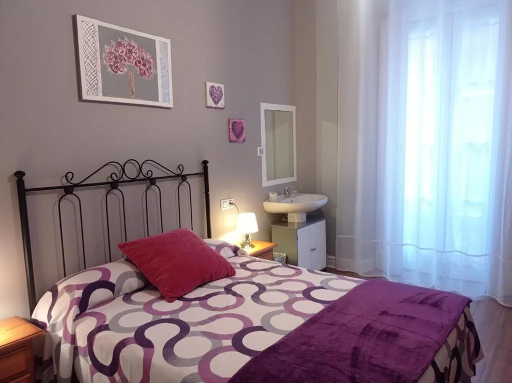 Habitación Doble Estándar con baño compartido — Hospedaje Don Pelayo