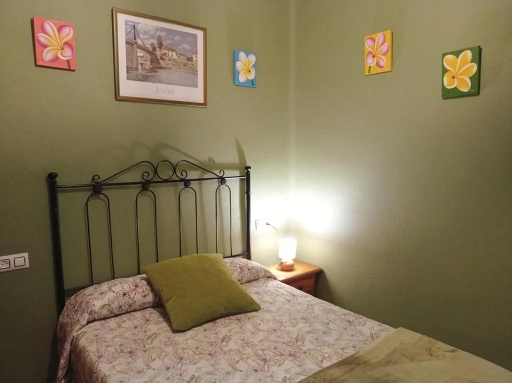 Habitación Individual con baño compartido — Hospedaje Don Pelayo