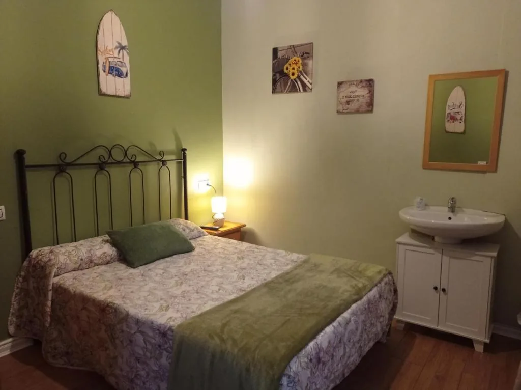 Habitación Individual con baño compartido — Hospedaje Don Pelayo