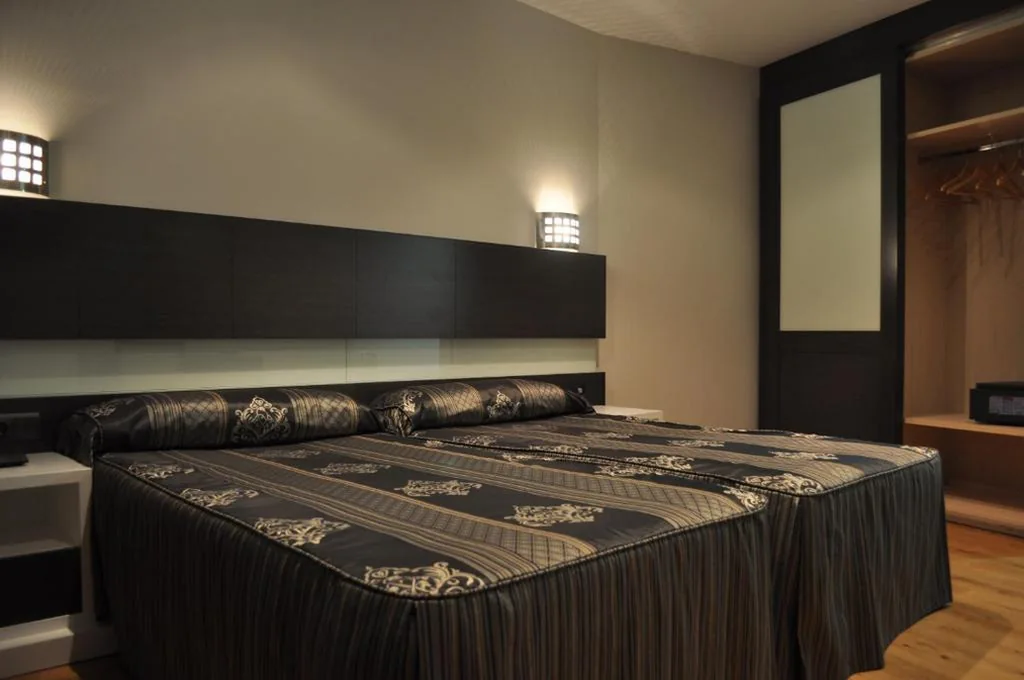 Tweepersoonskamer met 2 bedden — Hospedaje La Tortuga