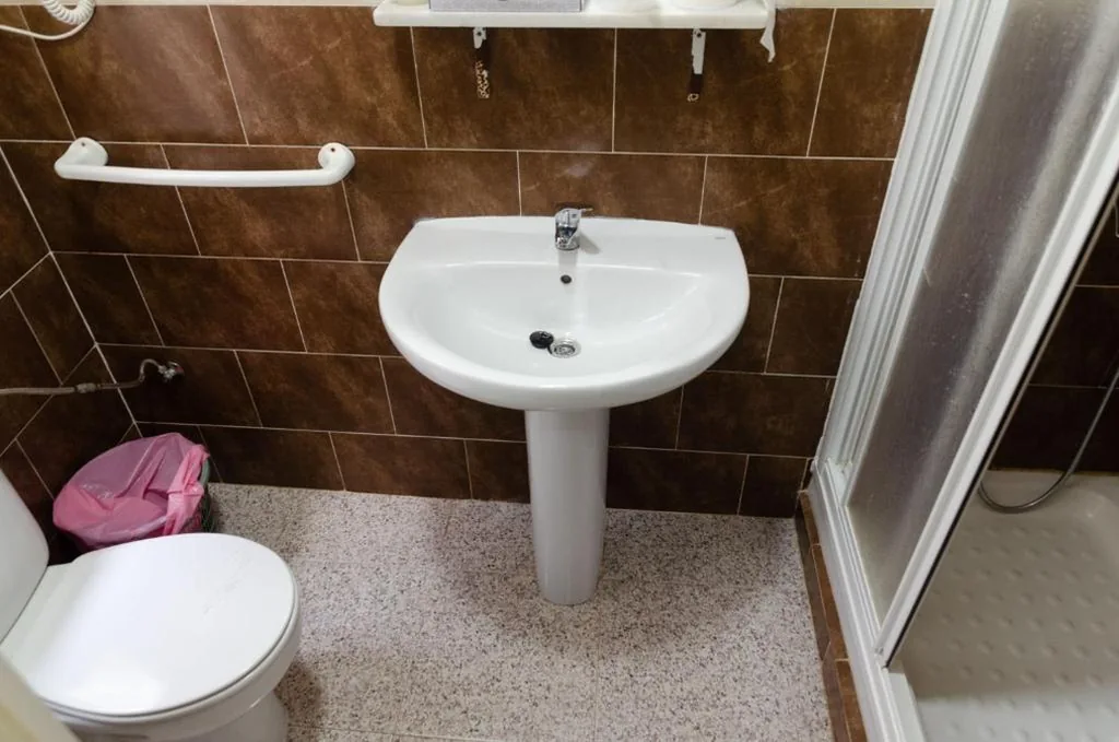 Estudio (1 adulto) — Hospedaje Lisboa Algeciras P Ca 0214 y A Ca 0232