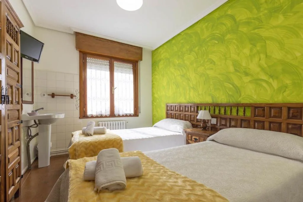 Chambre double avec salle de bains commune — HOSPEDAJE MARISA