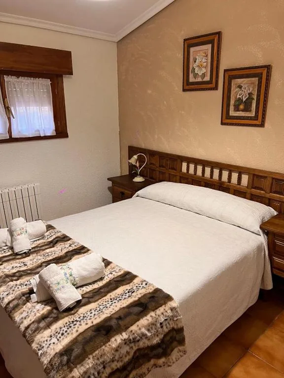 Chambre double avec salle de bains privative — HOSPEDAJE MARISA