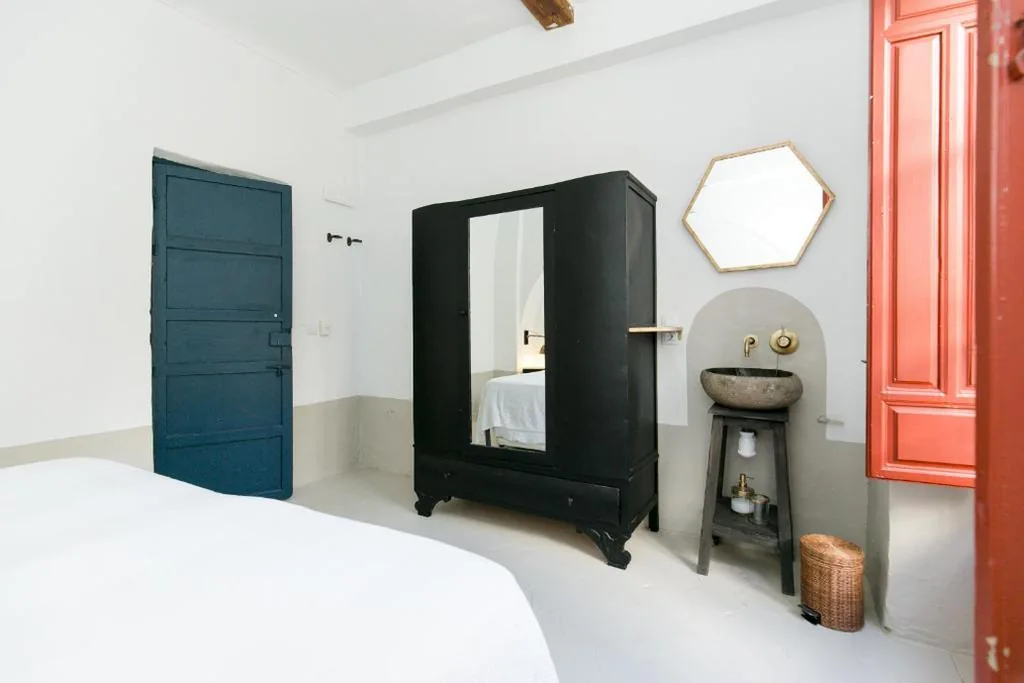 Klassisches Doppelzimmer mit Balkon und Gemeinschaftsbad — HOSPEDAJE PENSIÓN LA ALMOHADA