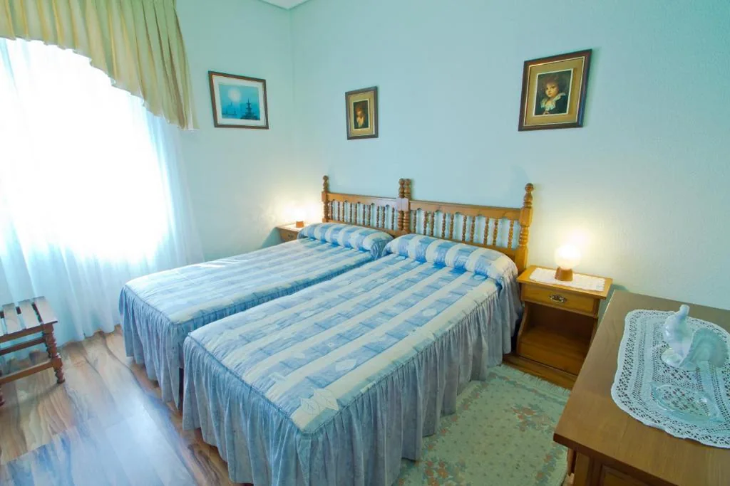 Kleines Zweibettzimmer — Hospedaje Roiz