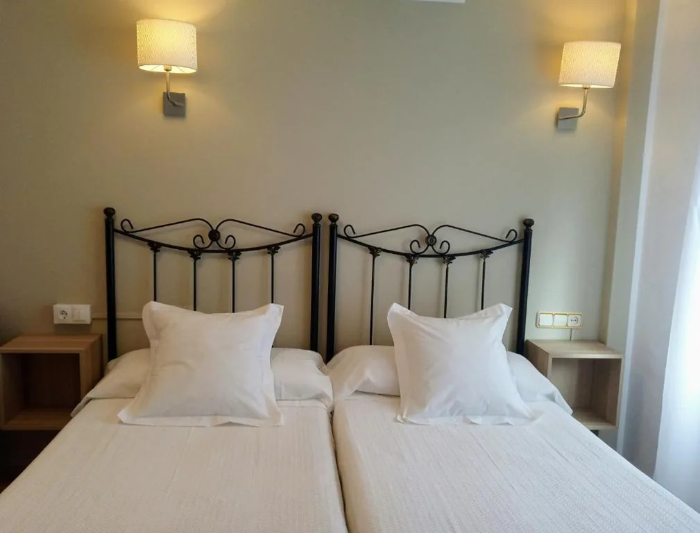 Doppelzimmer mit Bad – 2 Betten — Hospedaje Torreón