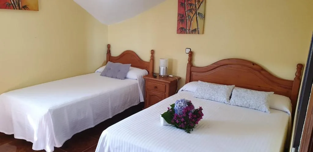 Dreibettzimmer mit eigenem Bad — Hospedaje Vistamar