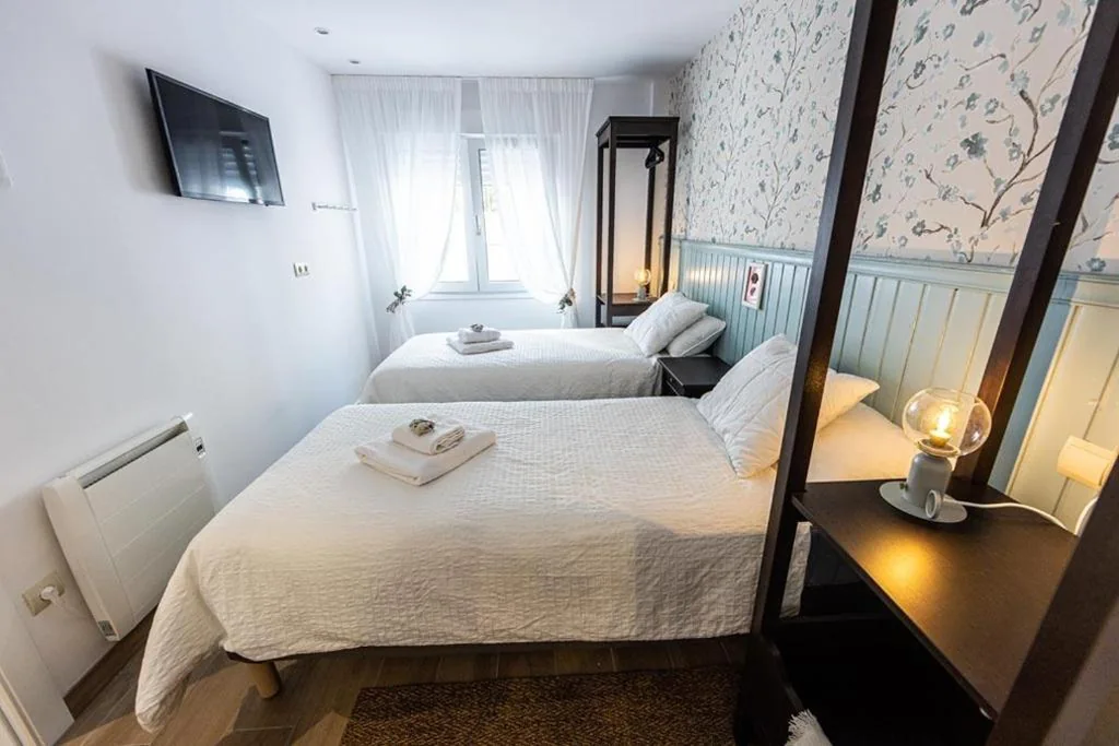 Quarto Duplo - 2 camas — Hospedaxe Memorias de Sophia