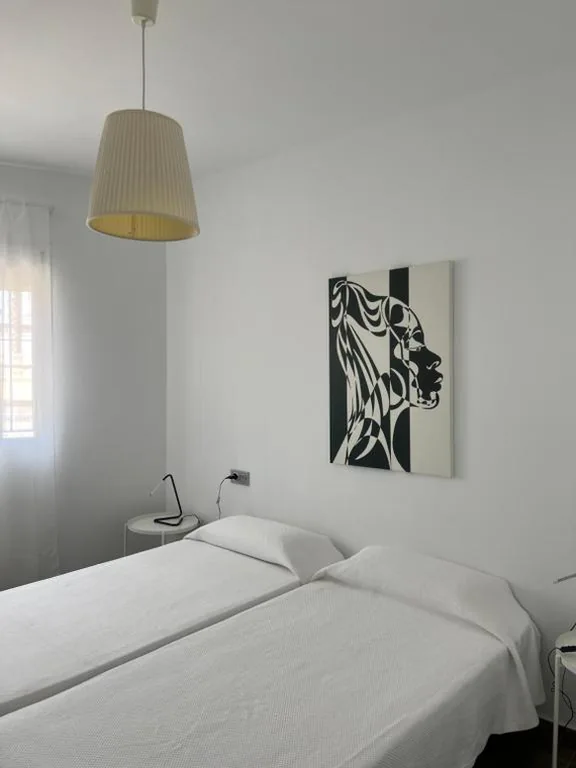 Doppelzimmer mit eigenem Bad – 2 Betten — Hospedería Almundo by Alexandra Realty