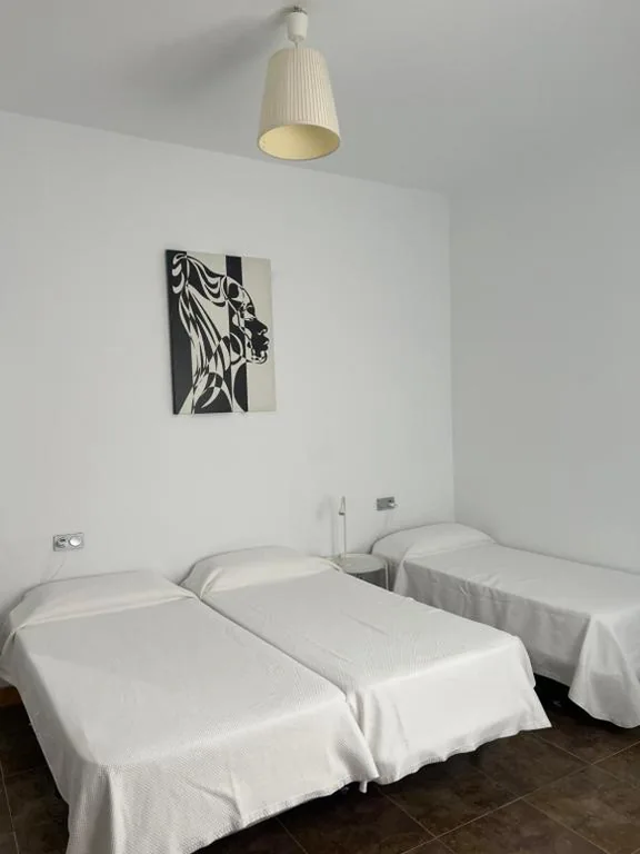 Dreibettzimmer mit eigenem Bad — Hospedería Almundo by Alexandra Realty