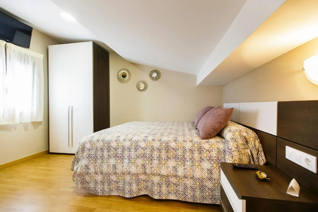 Habitación Doble Económica Ático — Hospedería Castilla Plaza Mayor