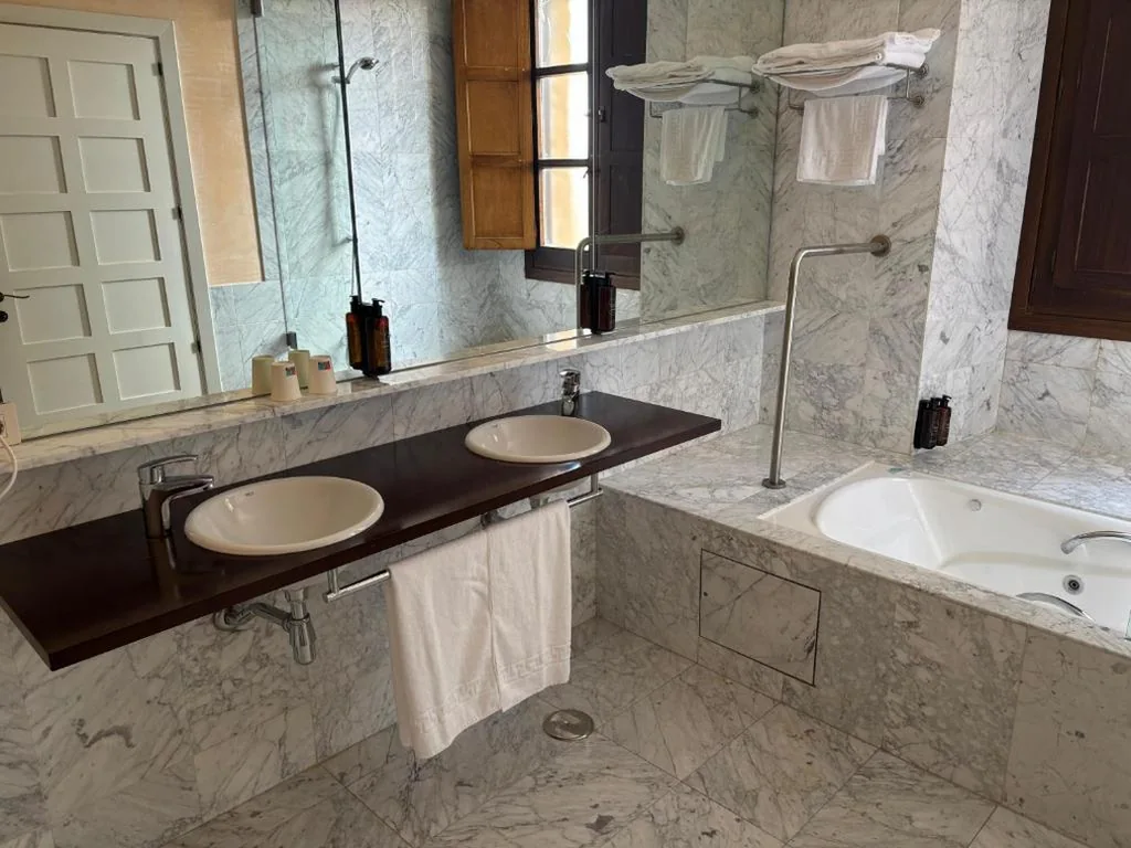 Junior Suite — Hospedería del Monasterio de Rueda