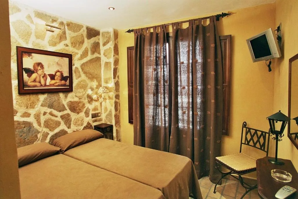 Twin Room — Hospedería El Convento