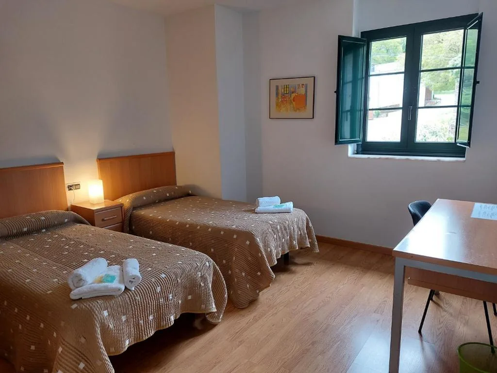 Habitación Doble - 2 camas — Hospedería Externa del Monasterio