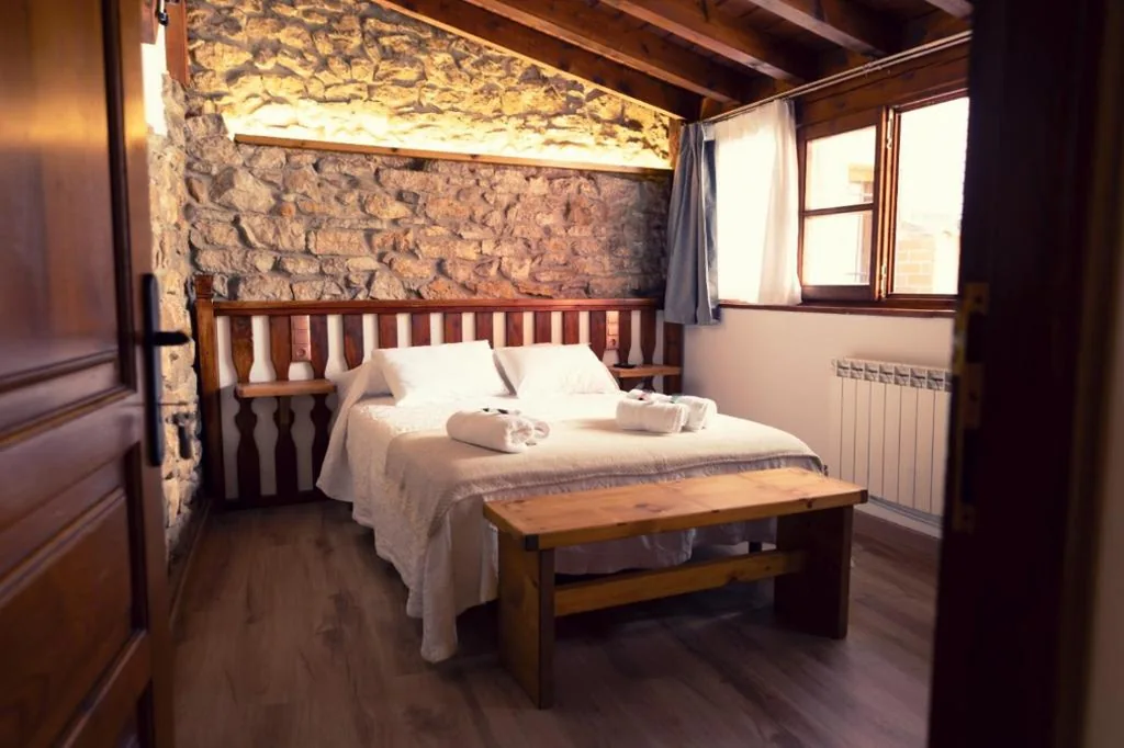 Chambre double avec salle de bains privative — Hospedería La Bogadera