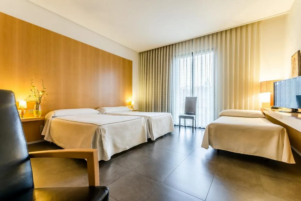 Chambre double avec lit d’appoint - 2 lits — Hospedería Pax
