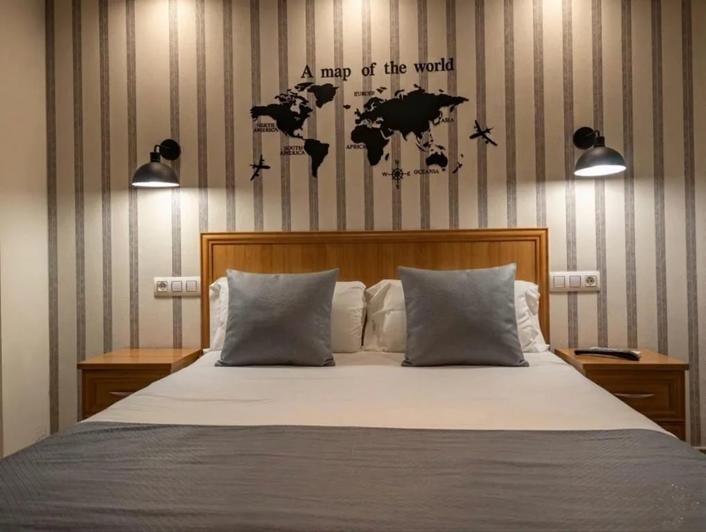 Habitación Doble con aire acondicionado y baño privado — Hospedería Puerta de la Catedral