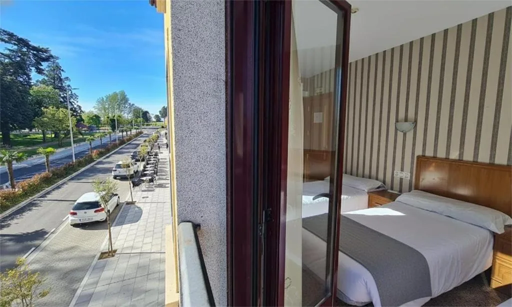 Habitación Triple con baño privado — Hospedería Puerta de la Catedral