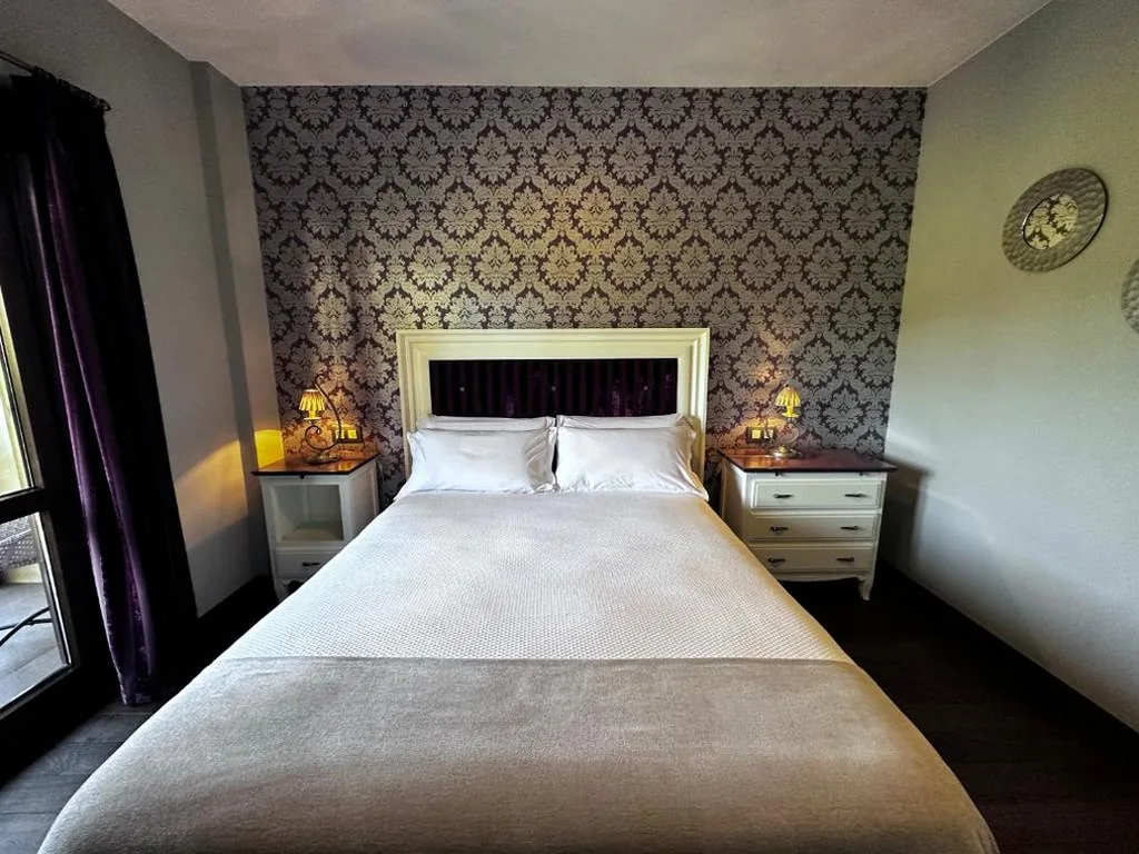 Deluxe Double Room with Extra Bed — Hospedería rural Santa Cruz