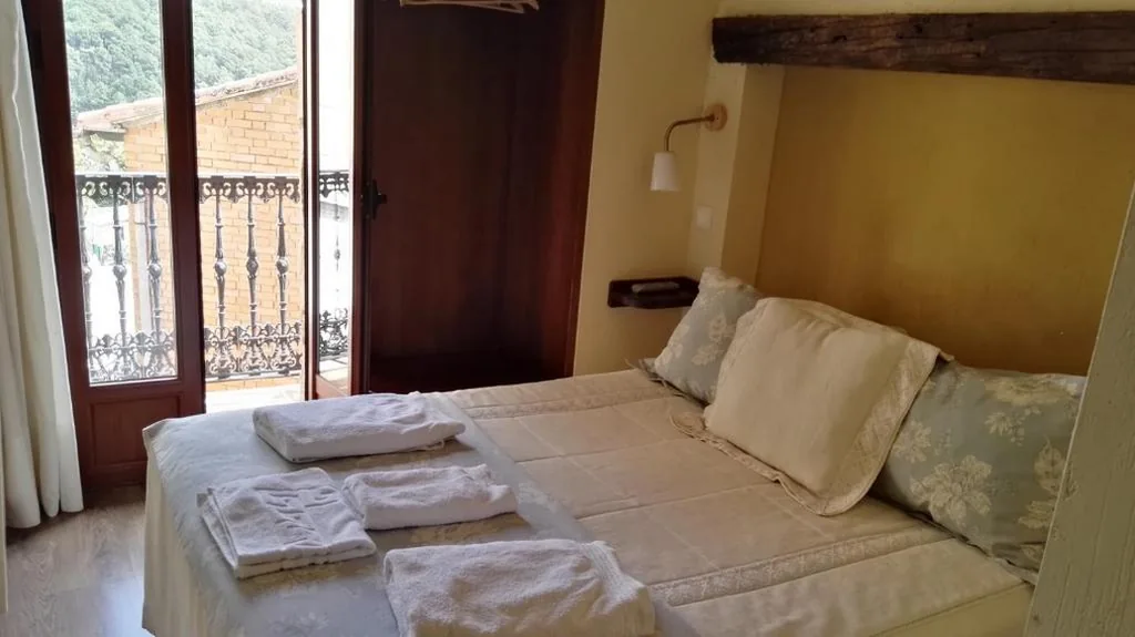 Chambre Double avec salle de bains privative — Hospedería Tía María
