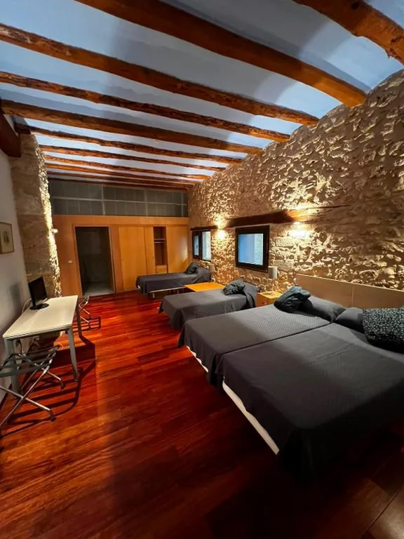 Habitación cuádruple — Hospedería Virgen de la Balma