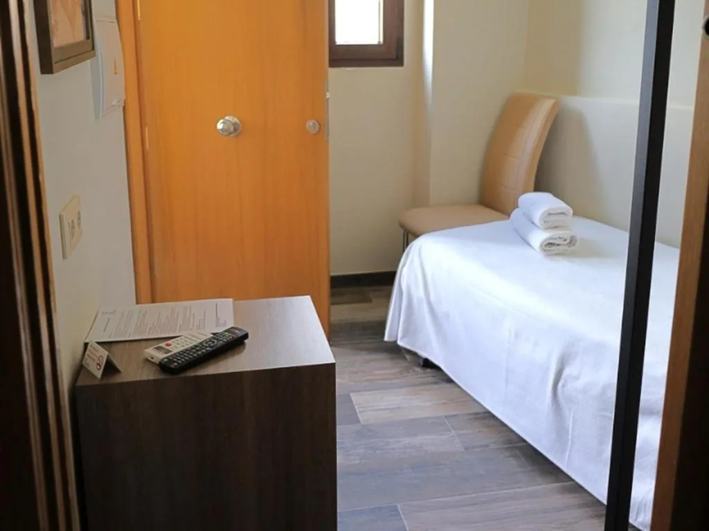 Quarto Individual Pequeno — Hospedium DLJ Hostal Temático Desde La Judería