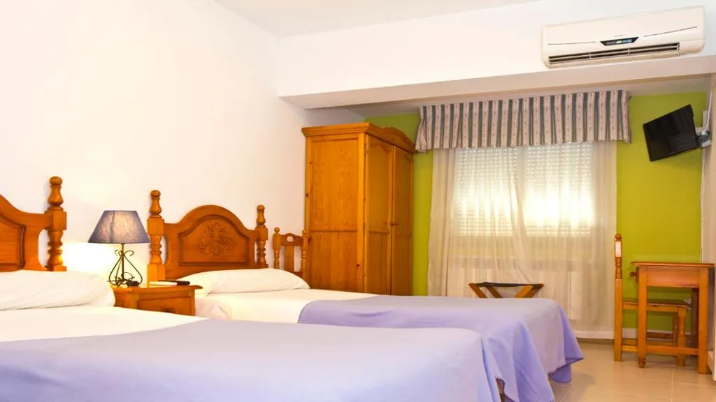 Habitación Doble Estándar - 2 camas — Hospedium Hostal Restaurante El Mirador de Atienza