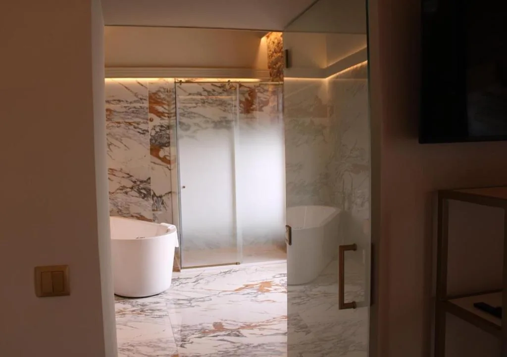 海景豪华双人间（带阳台） — Hospedium Hotel Barómetro de Camariñas