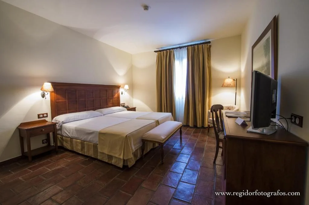 スーペリアツインルーム — Hospedium Hotel Cortijo Santa Cruz