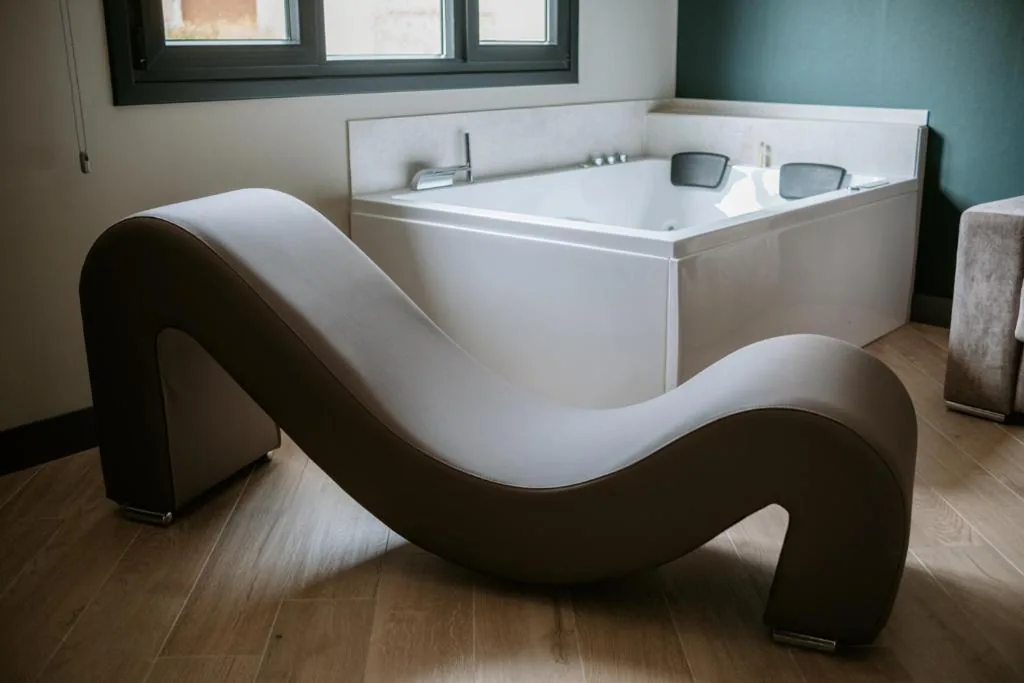 Suite com banheira de hidromassagem - Cama extragrande — Hospedium Hotel GilMar Orellana la Vieja