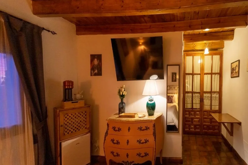 Tweepersoonskamer met eigen badkamer — Hospedium Hotel Isabel La Católica