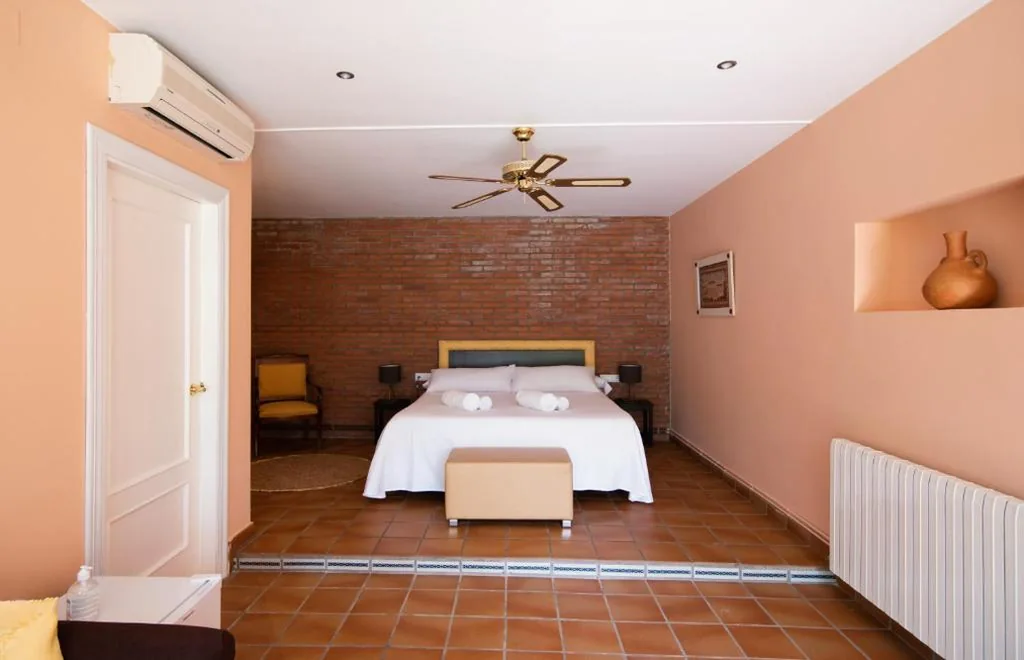 エキストラベッド付きデラックスダブルルーム — Hospedium Hotel La Parada del Compte