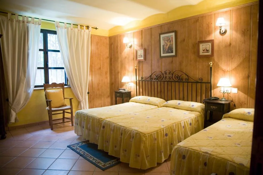Driepersoonskamer — Hospedium Hotel Rural Soterraña