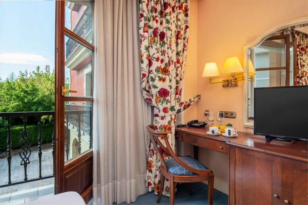 Quarto Duplo com cama extra - 1 ou 2 camas (2 adultos + 1 criança) — Hospedium Hotel Sky Blu Sondika