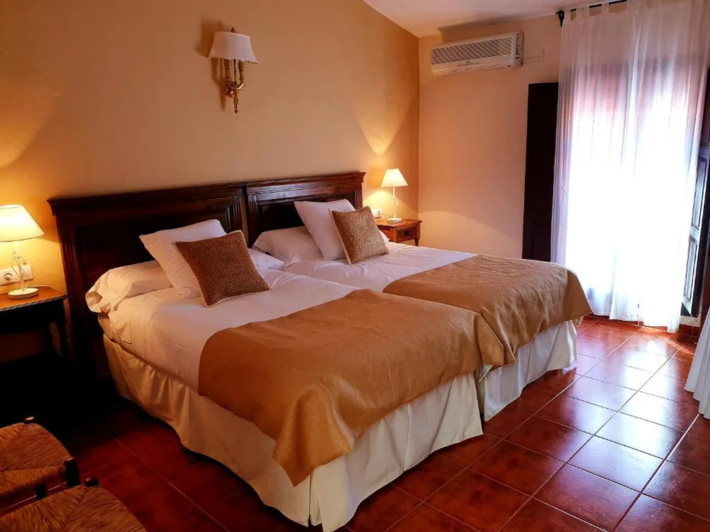 Superior Twin Room with Terrace — Hospedium Hotel Val de Pinares
