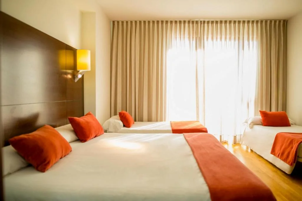 Doppelzimmer mit 2 Zustellbetten — Hospedium Hotel Valles de Gredos Golf
