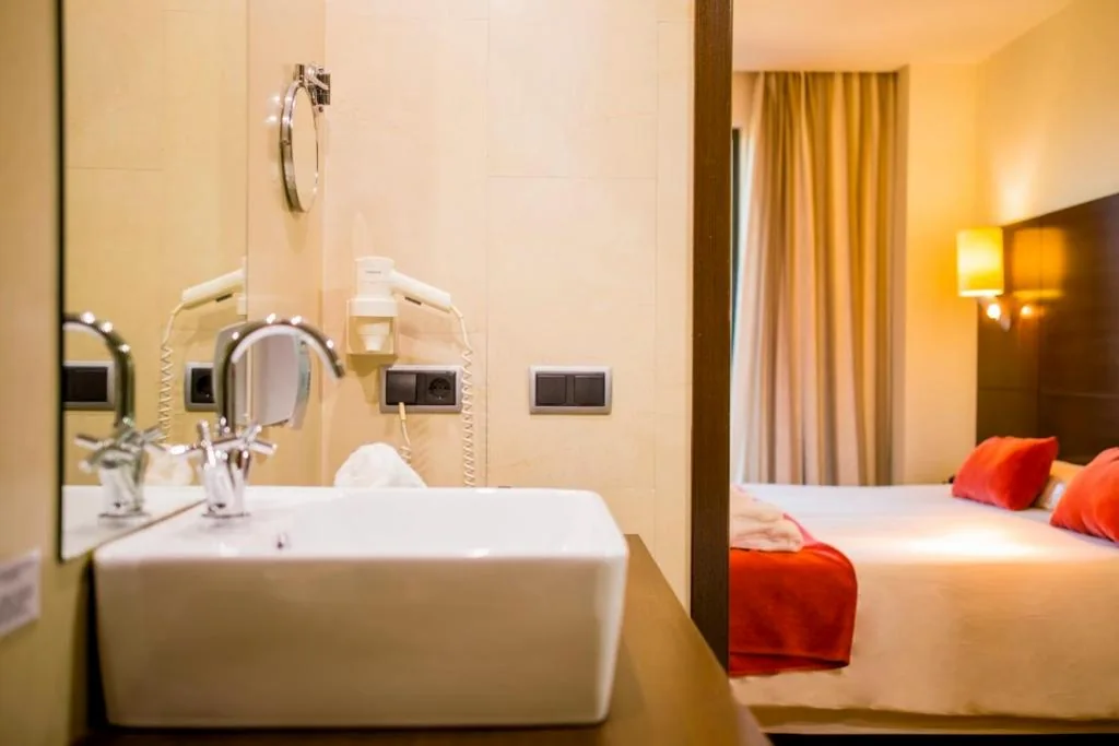 Doppelzimmer mit Zustellbett — Hospedium Hotel Valles de Gredos Golf