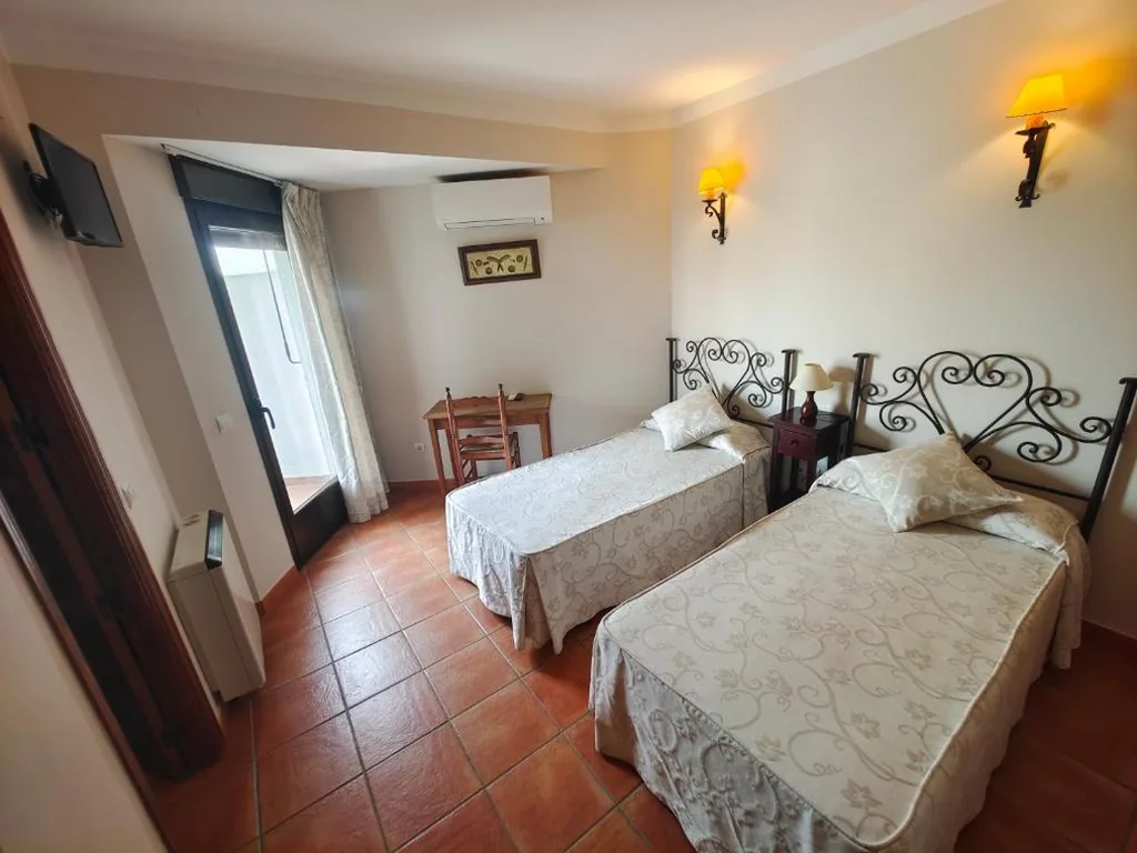 Habitación Doble - 2 camas — Hospedium La Posada de Bayuela