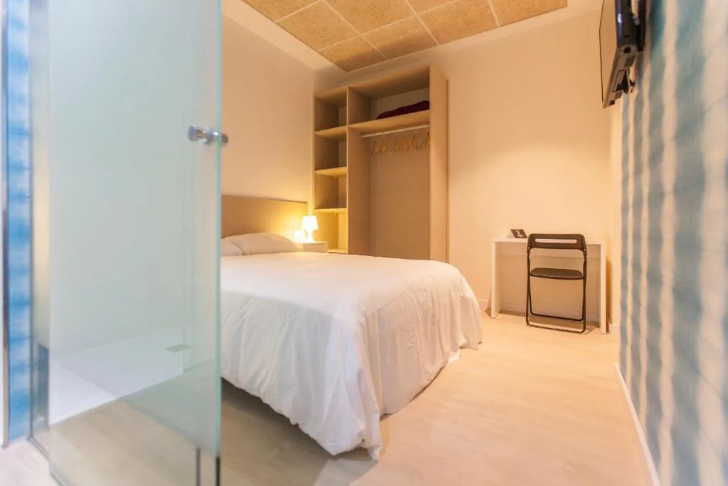 Standard-Doppelzimmer zur Innenhofseite — Host & Home