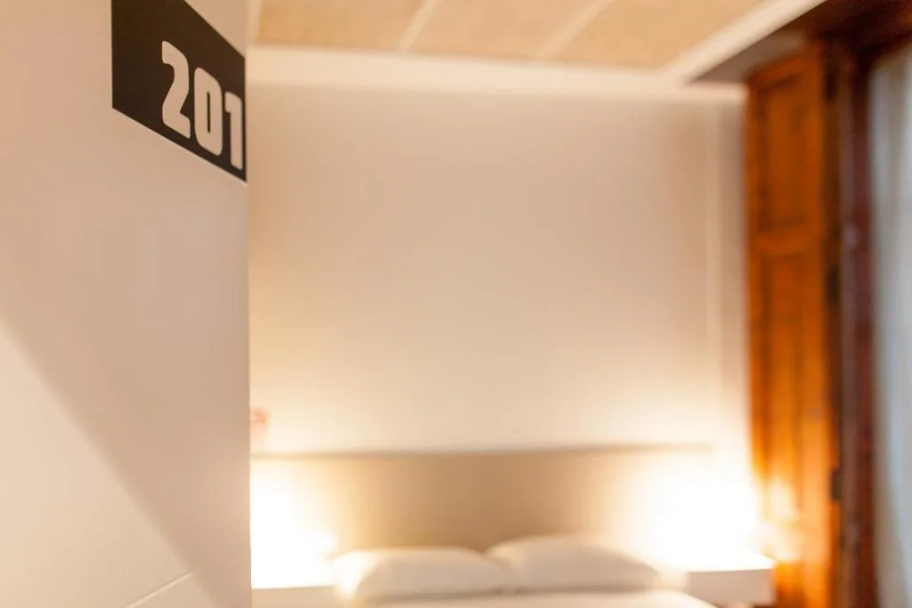 Doppelzimmer — Host & Home
