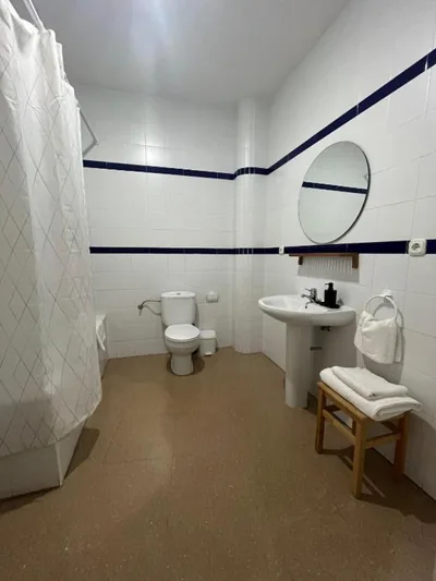 Hostal 2 estrellas -Restaurante Las Tres Encinas EN EL CENTRO DEL PUEBLO — foto 3