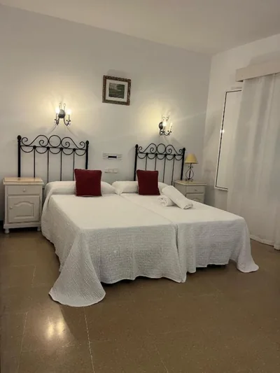 Hostal 2 estrellas -Restaurante Las Tres Encinas EN EL CENTRO DEL PUEBLO — foto 10