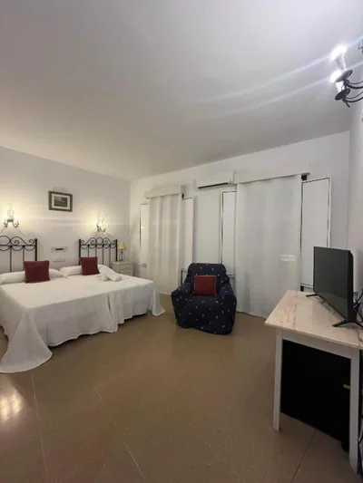 Hostal 2 estrellas -Restaurante Las Tres Encinas EN EL CENTRO DEL PUEBLO — foto 11